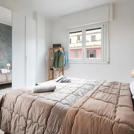 Mr. Brown - Camillo Lejlighed